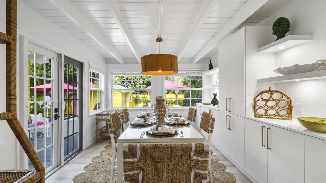 Photo of Livingroom in Parrot Cove