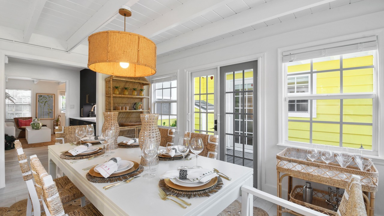 Photo of Livingroom in Parrot Cove