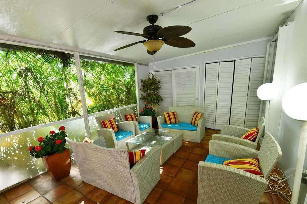 Photo of Livingroom in Nautilus Isle