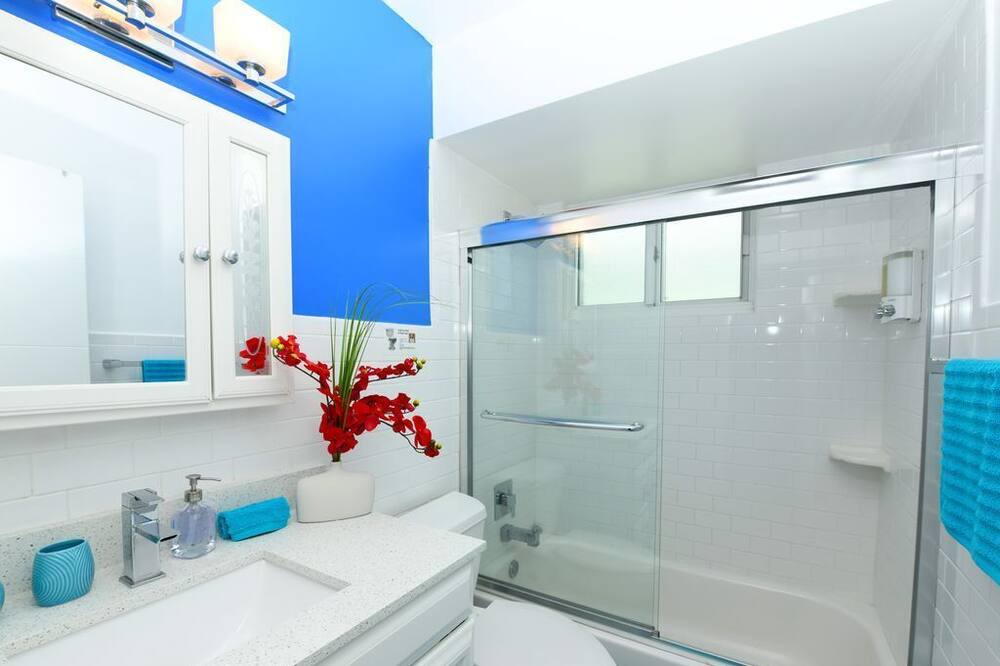 Photo of Bathroom in Nautilus Isle