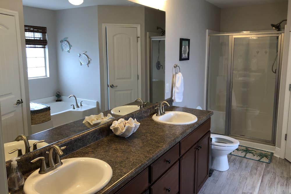 Photo of Bathroom in Gulf Breeze