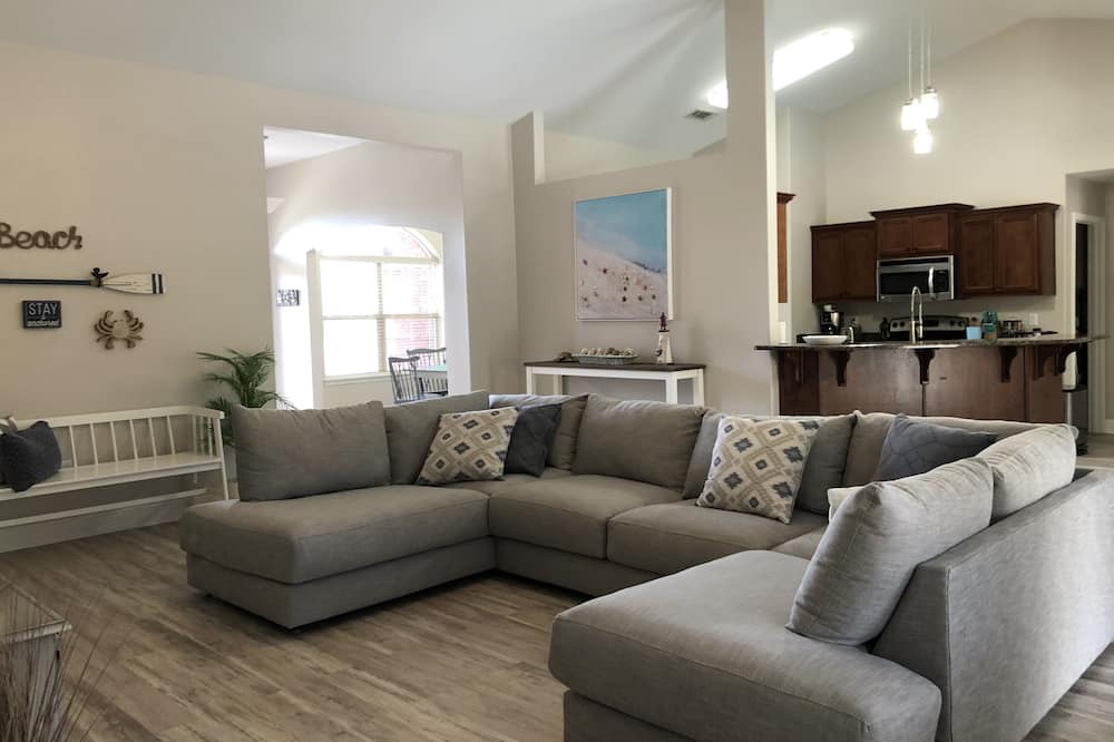 Photo of Livingroom in Gulf Breeze