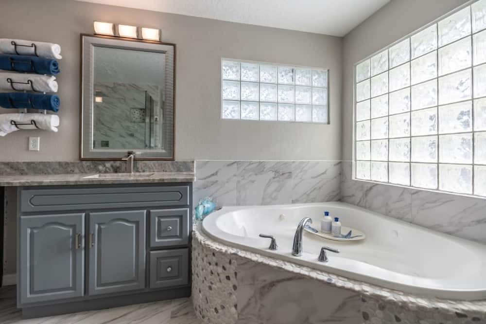 Photo of Bathroom in Forest City
