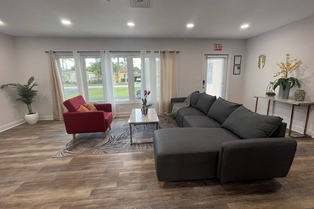 Photo of Livingroom in South Lake