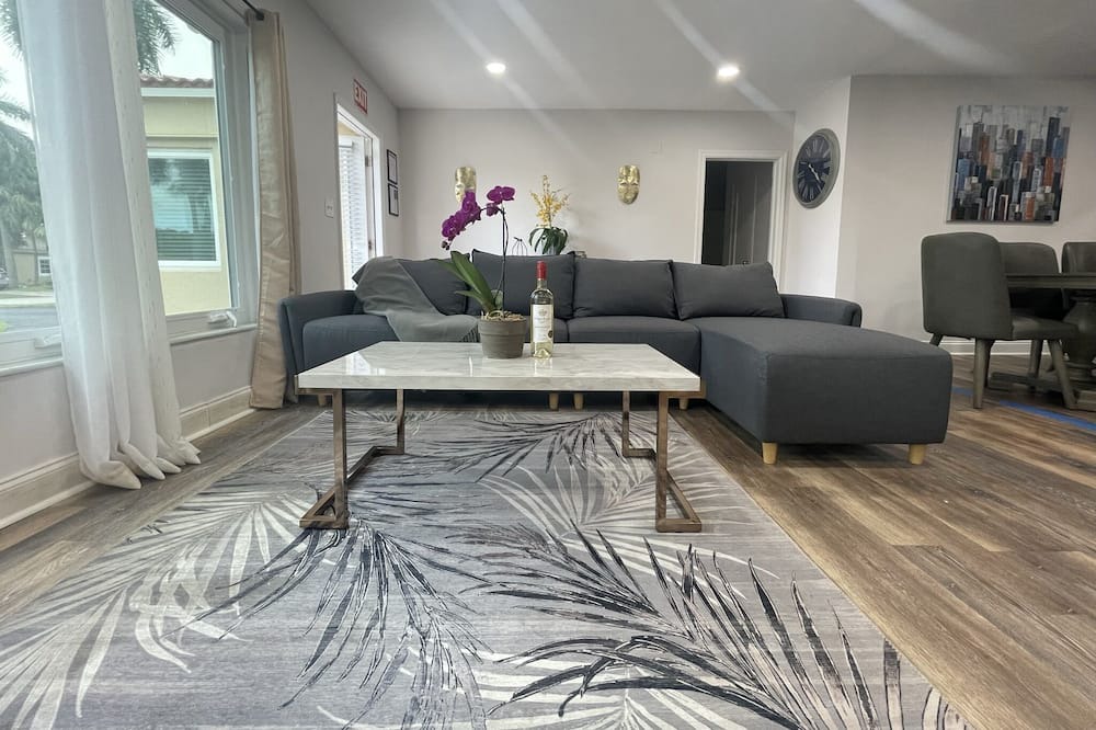 Photo of Livingroom in South Lake
