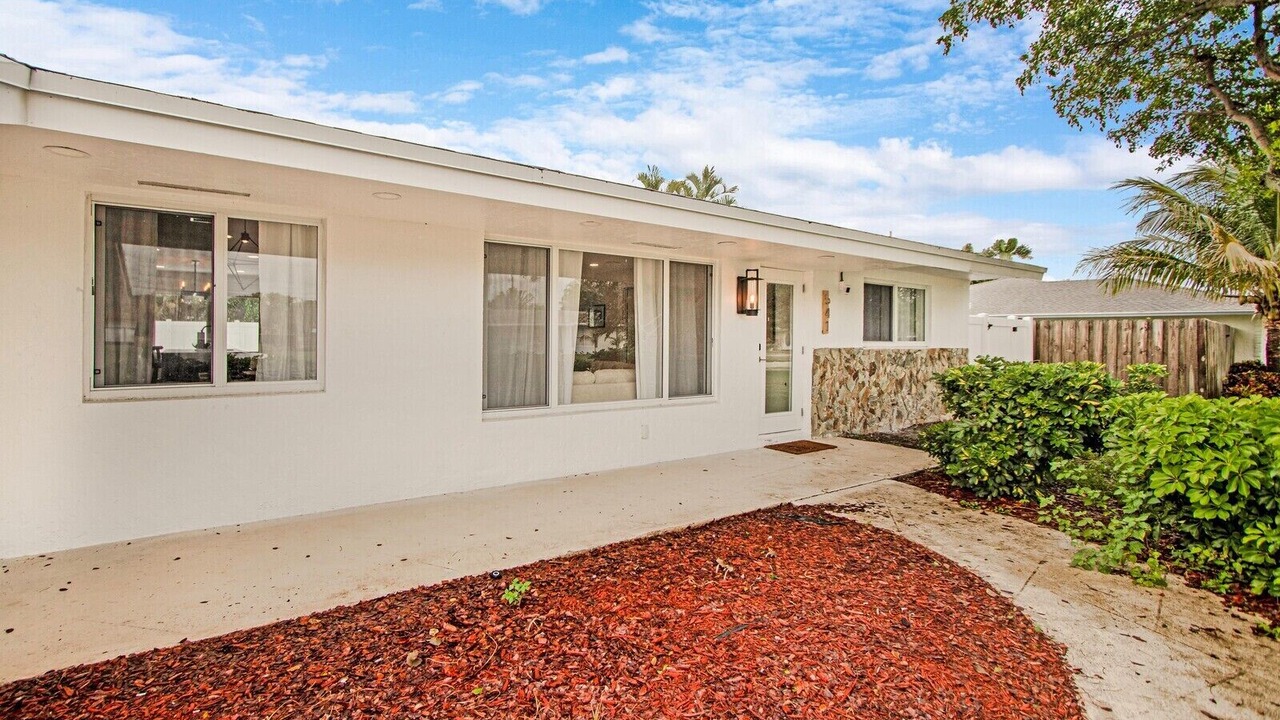 Photo of Outdoor in Tropic Palms