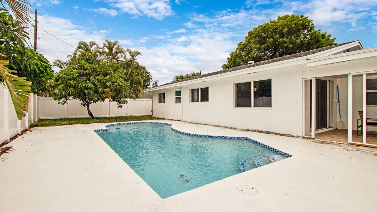 Photo of Outdoor in Tropic Palms
