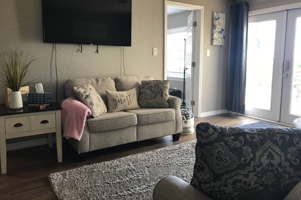Photo of Livingroom in Candler