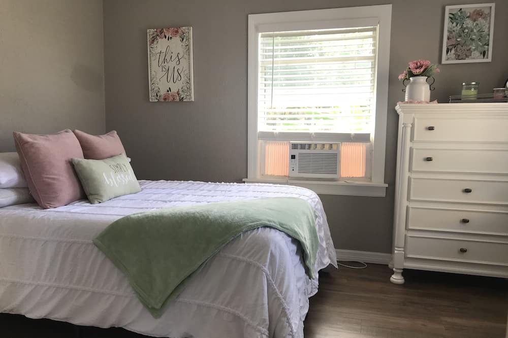 Photo of Bedroom in Candler