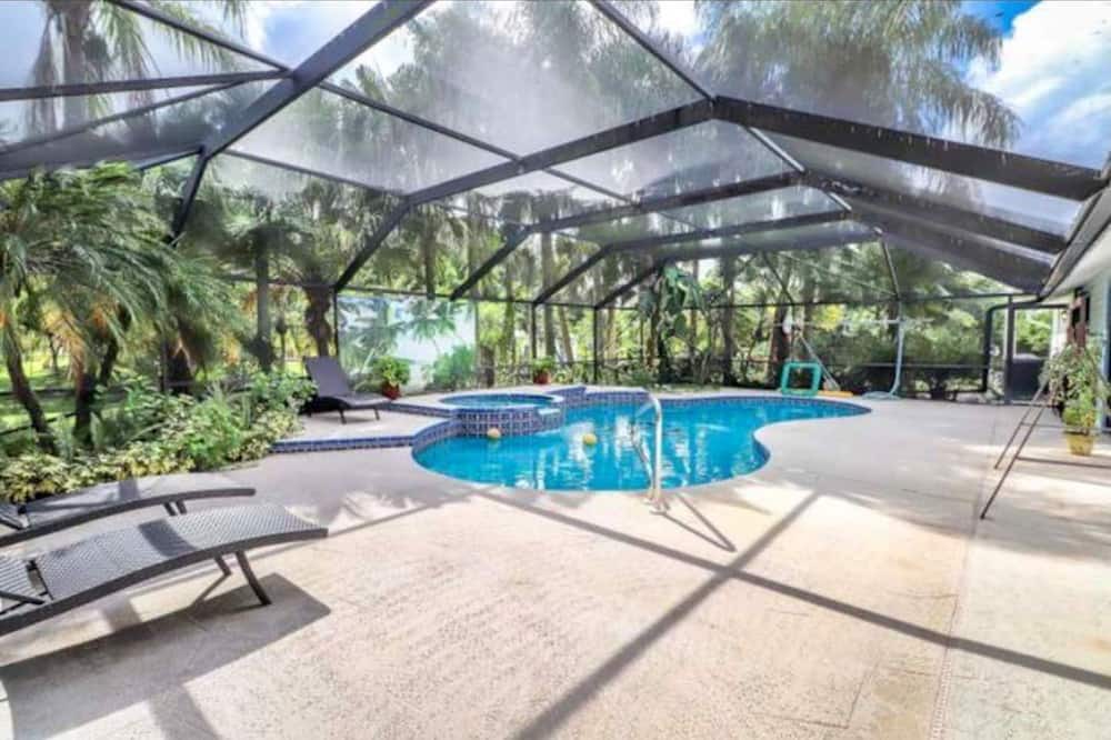 Photo of Outdoor in Palm Beach Country Estates
