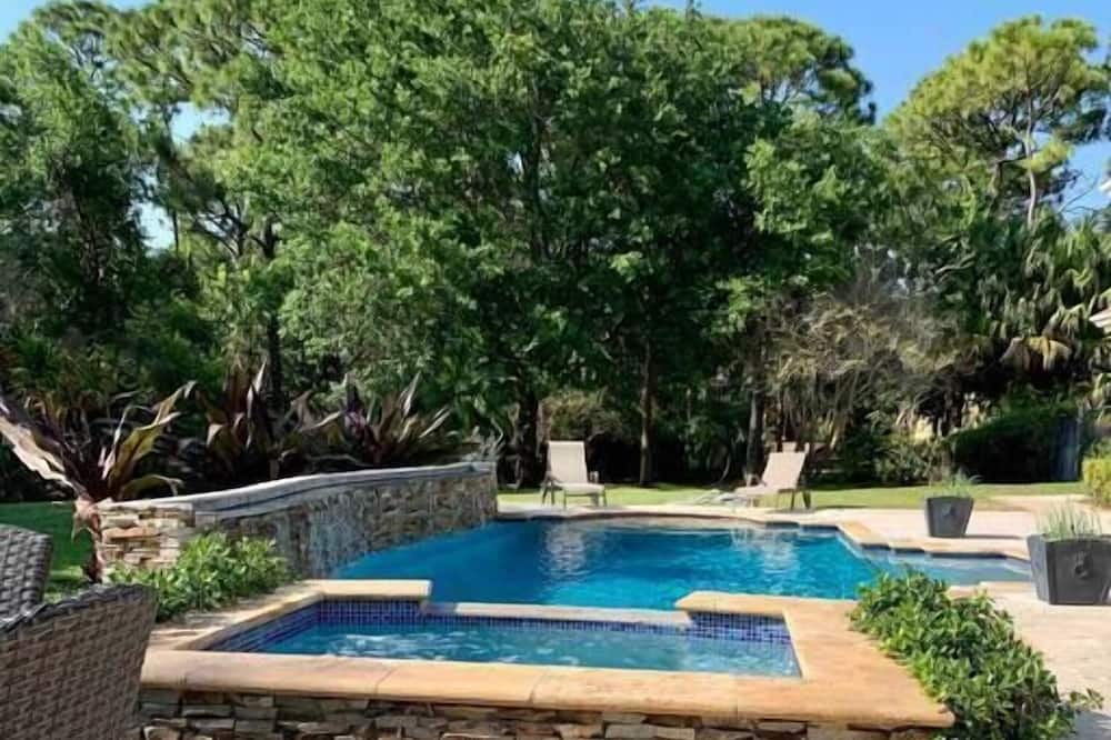 Photo of Outdoor in Palm Beach Country Estates