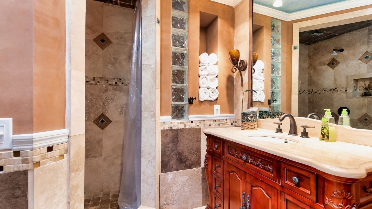 Photo of Bathroom in Mid Island