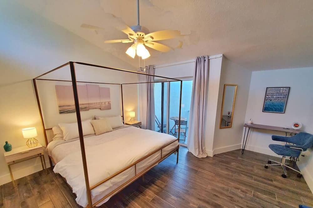 Photo of Bedroom in Royal Poinciana