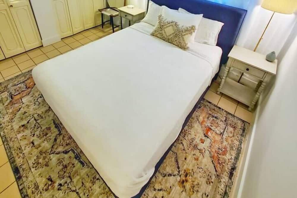 Photo of Bedroom in Royal Poinciana