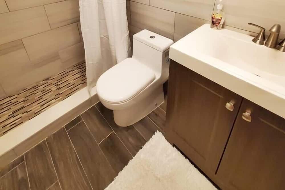 Photo of Bathroom in Royal Poinciana