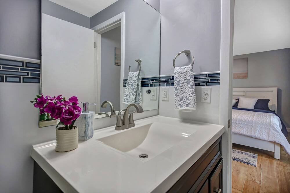 Photo of Bathroom in Neptune Beach