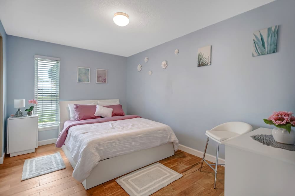 Photo of Bedroom in Neptune Beach