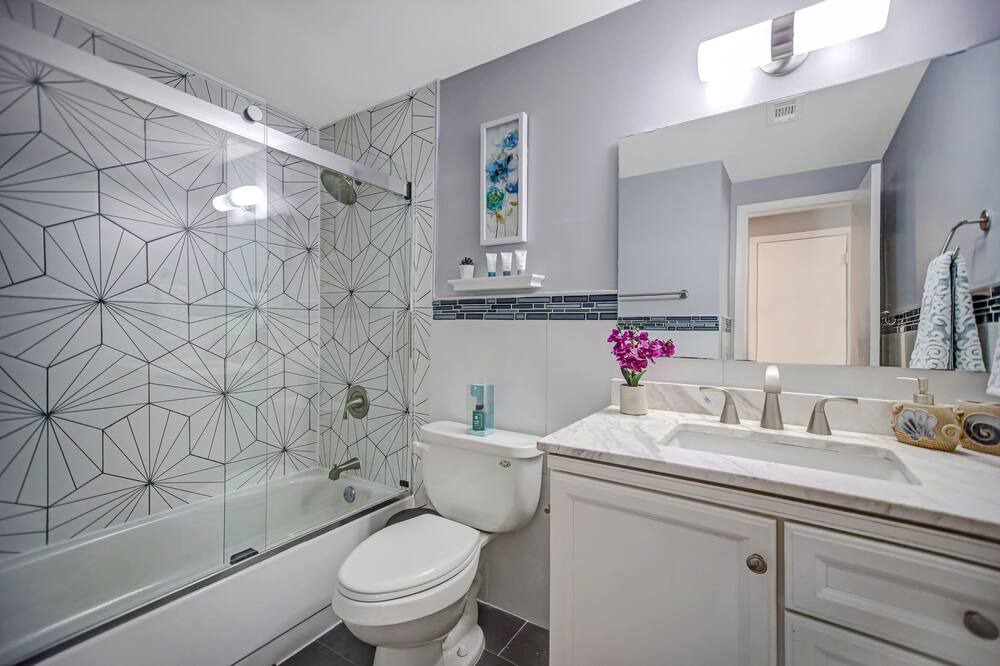 Photo of Bathroom in Neptune Beach