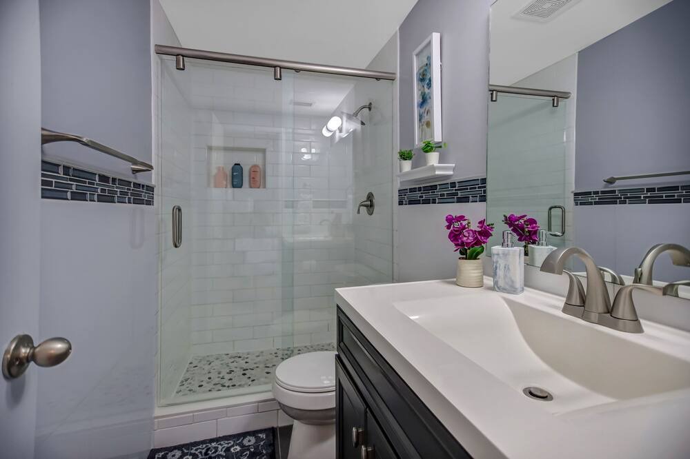 Photo of Bathroom in Neptune Beach