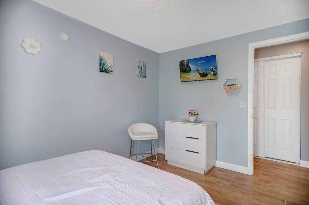 Photo of Bedroom in Neptune Beach