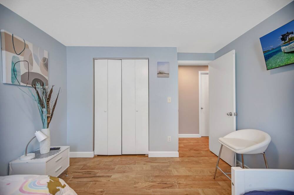 Photo of Bedroom in Neptune Beach