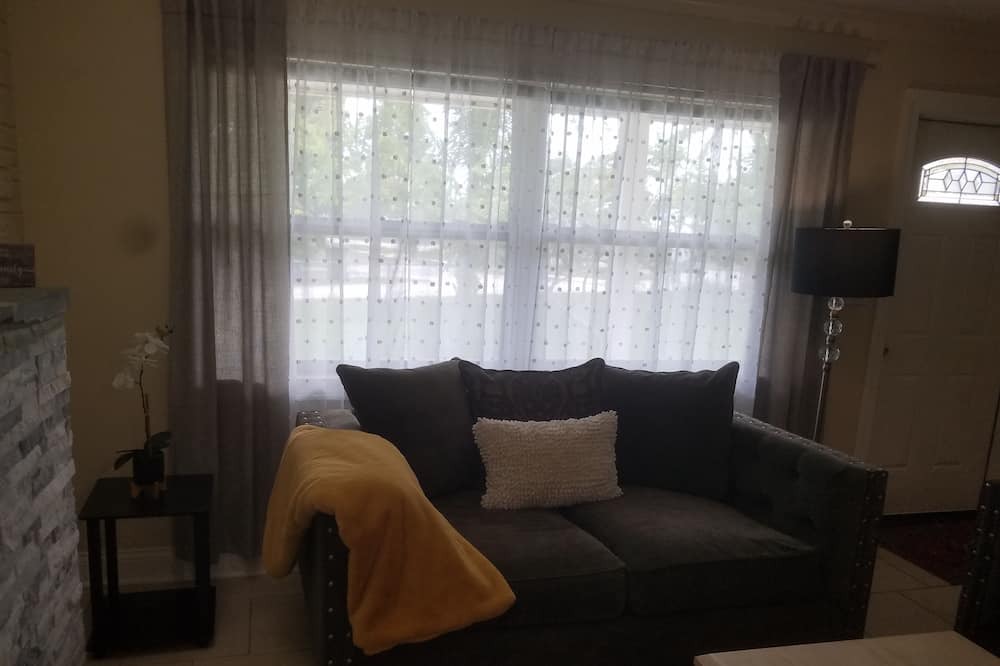 Photo of Livingroom in Greenacres