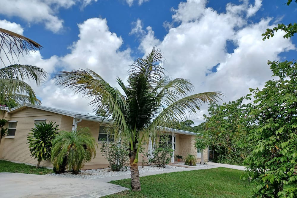 Photo of Outdoor in Greenacres
