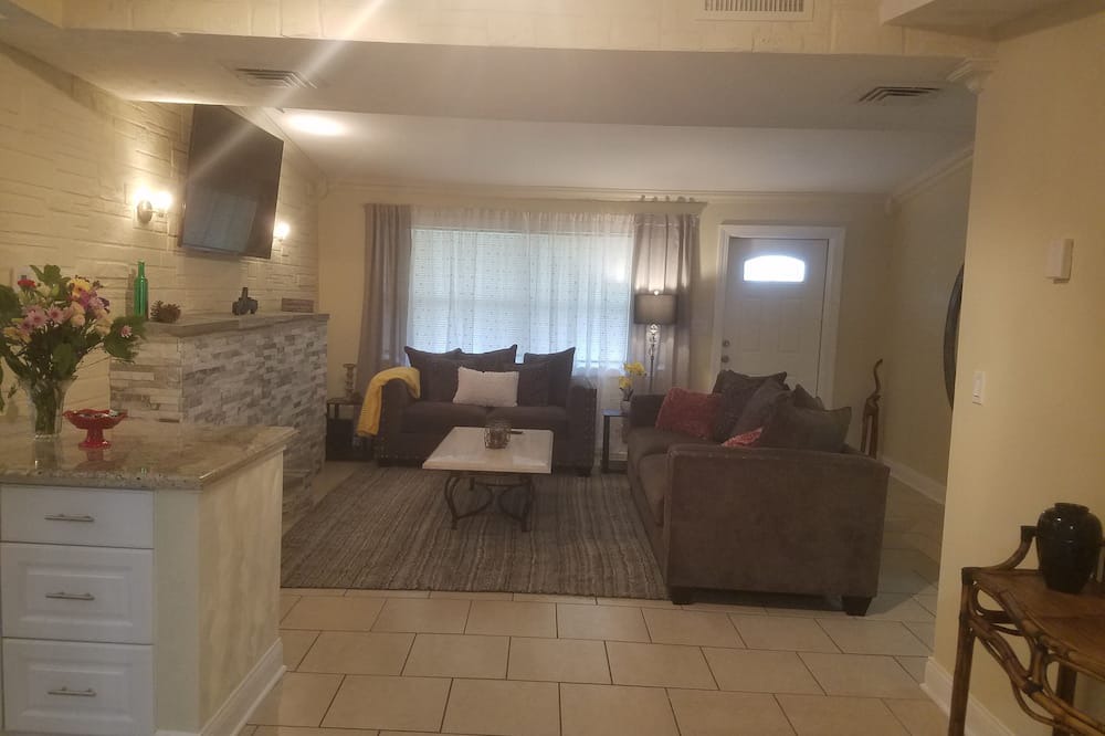 Photo of Livingroom in Greenacres