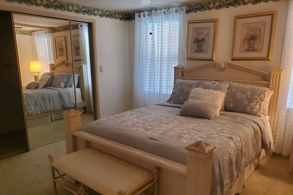 Photo of Bedroom in Jacarandas