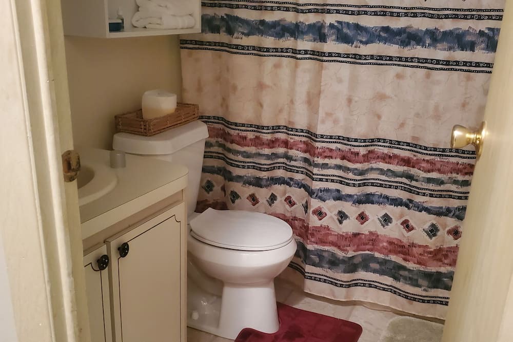 Photo of Bathroom in Jacarandas