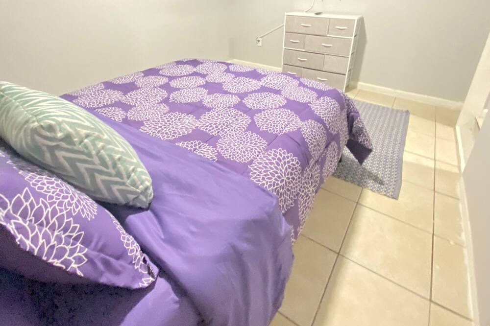 Photo of Bedroom in Gladeview
