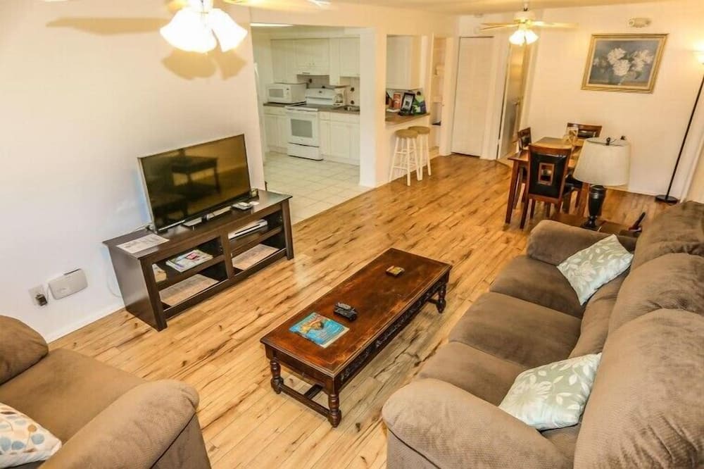 Photo of Bedroom in Mid Island