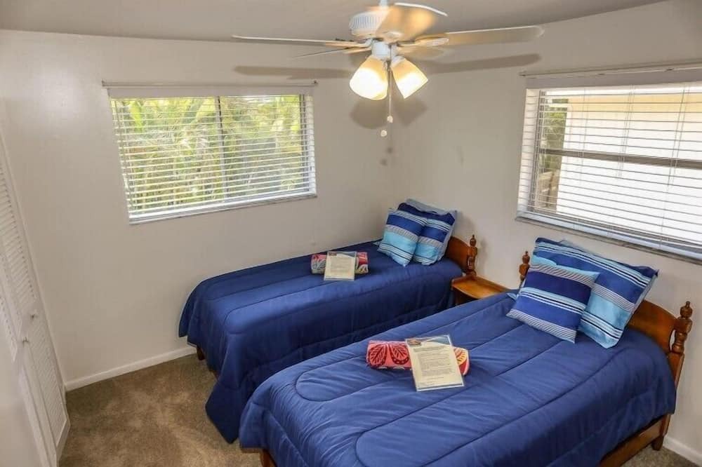 Photo of Bedroom in Mid Island