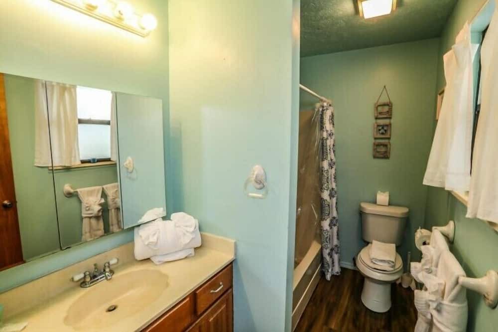 Photo of Bathroom in Mid Island