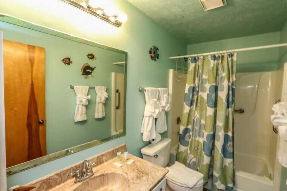 Photo of Bathroom in Mid Island