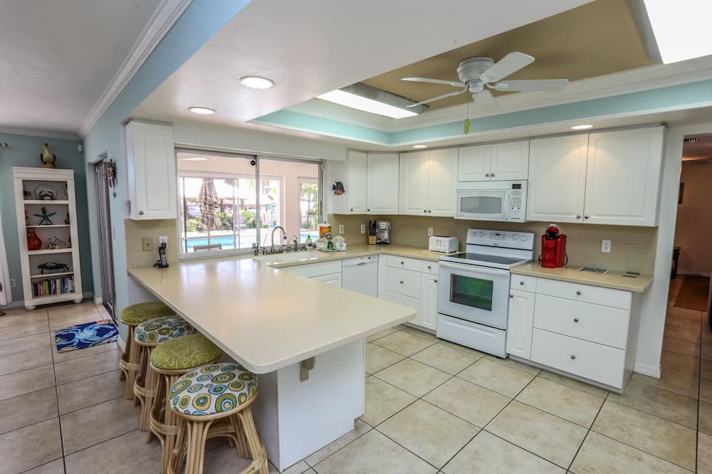 Photo of Kitchen in Mid Island