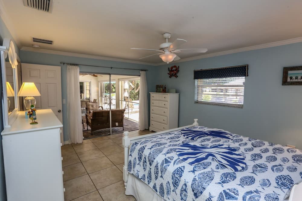 Photo of Bedroom in Mid Island