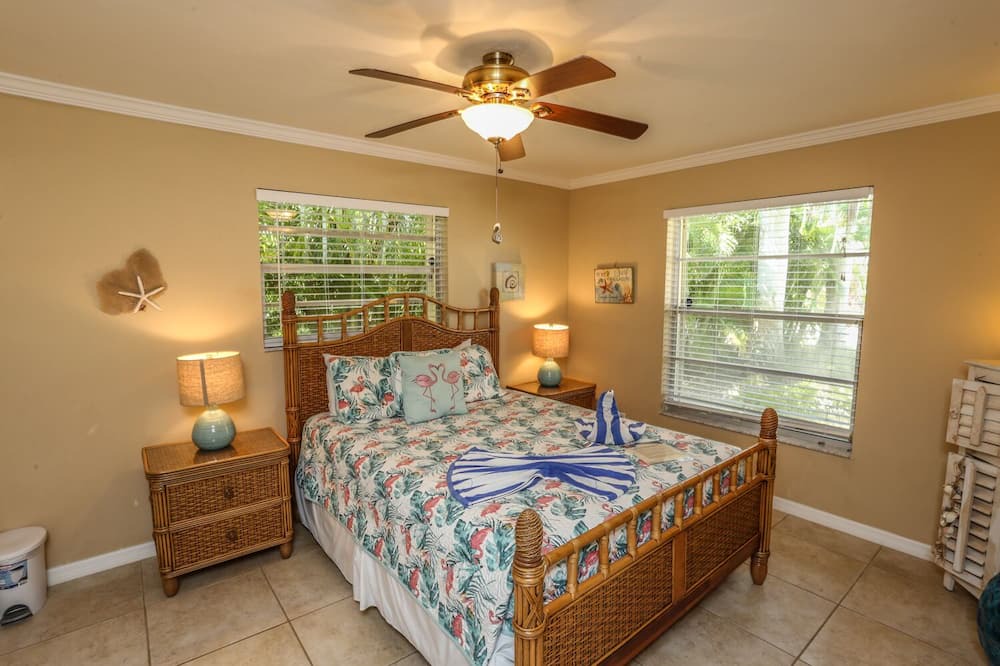 Photo of Bedroom in Mid Island