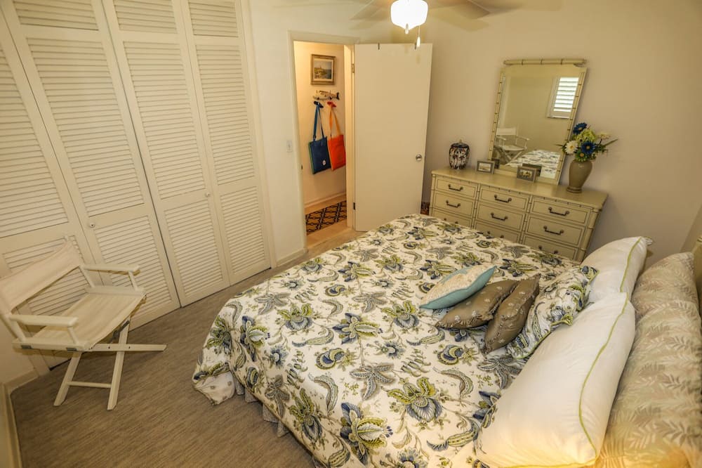 Photo of Bedroom in Mid Island