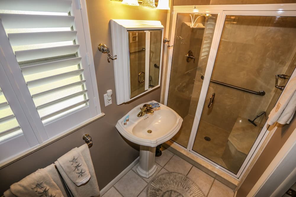 Photo of Bathroom in Mid Island