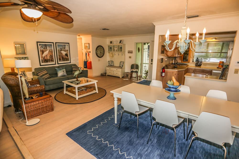 Photo of Bedroom in Mid Island