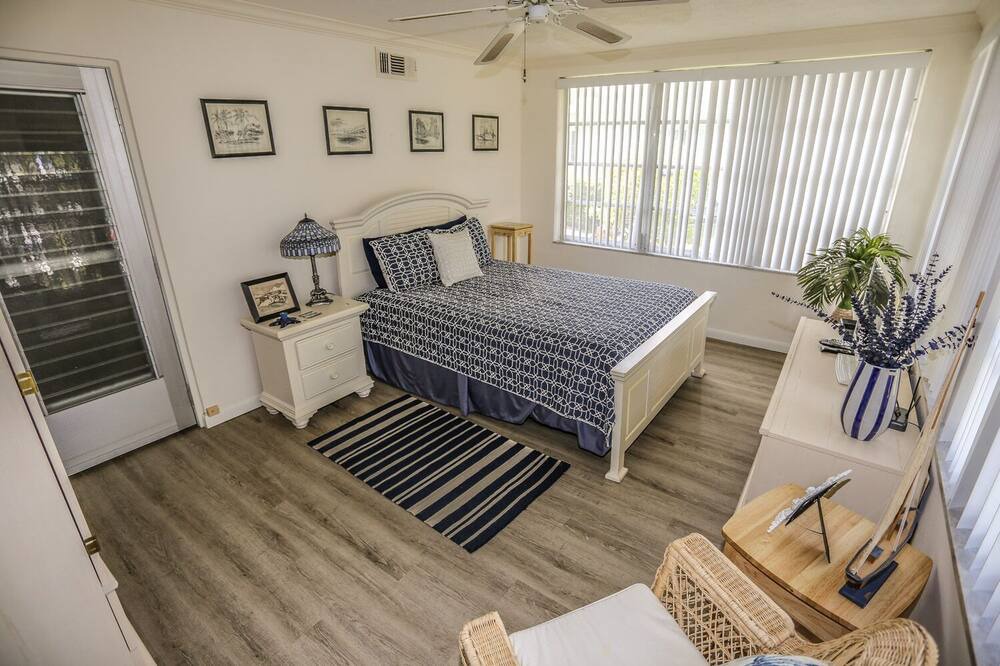 Photo of Bedroom in Mid Island