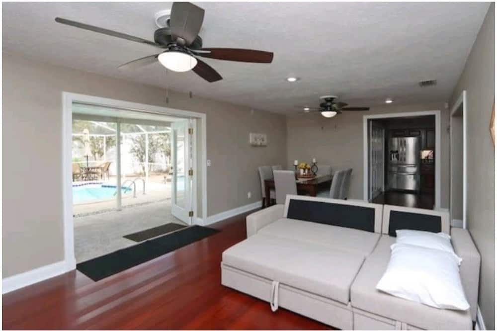 Photo of Bedroom in Egypt Lake-Leto