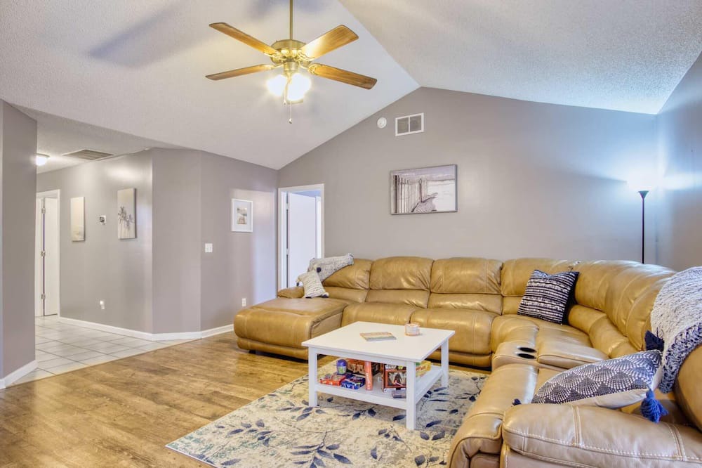Photo of Livingroom in Arlington
