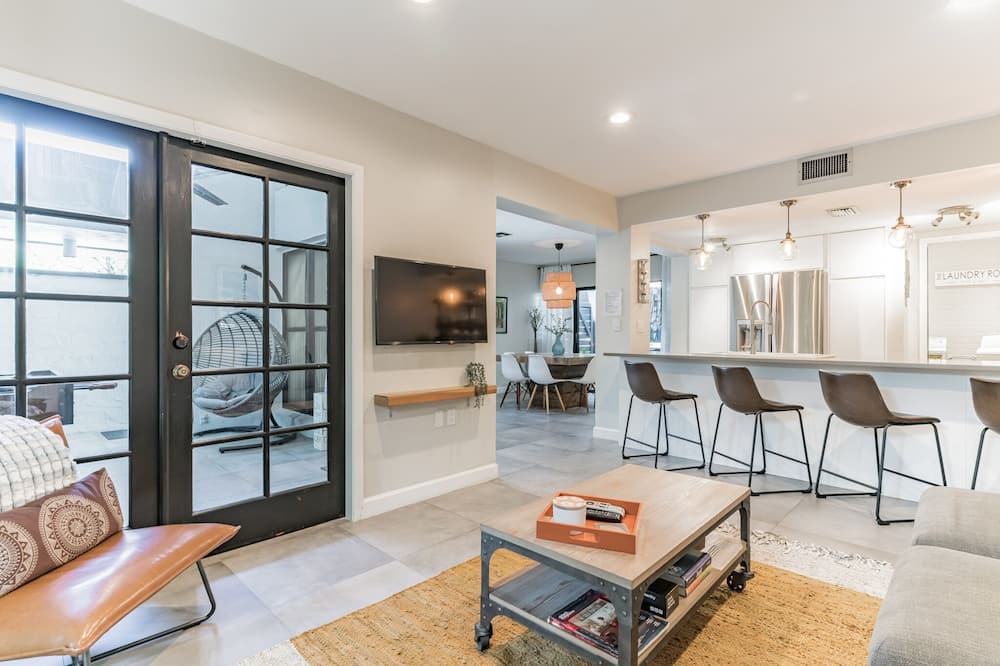 Photo of Livingroom in Coconut Grove