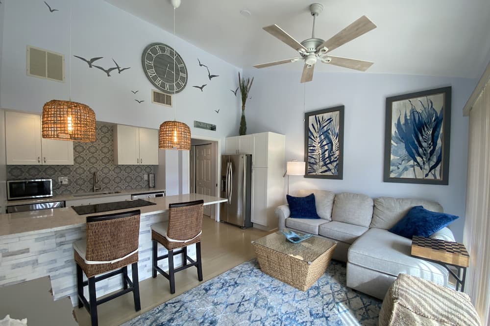 Photo of Livingroom in Bunker Oaks