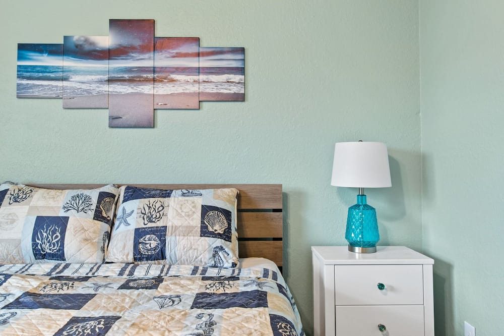 Photo of Bedroom in Crystal Beach