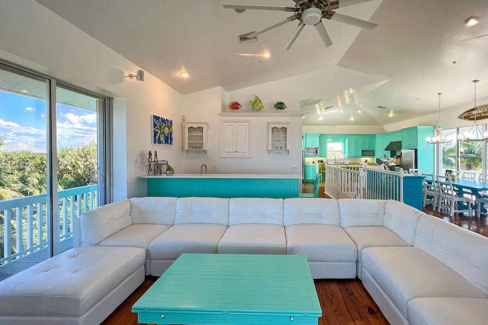 Photo of Livingroom in Jose's Hideaway
