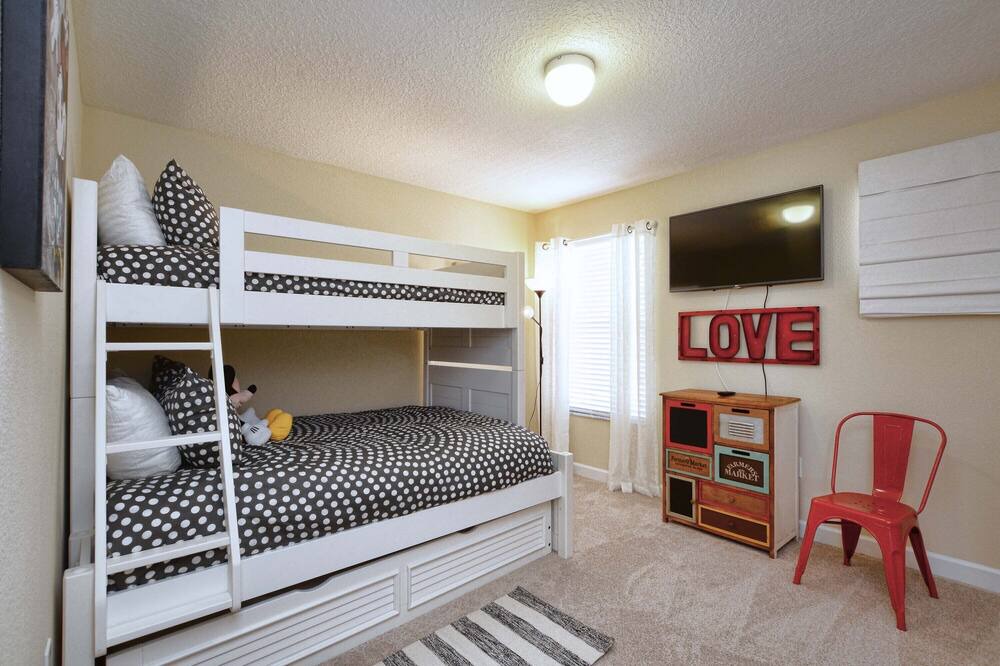 Photo of Bedroom in Lindfields