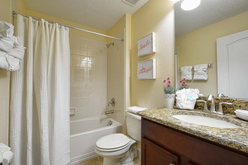 Photo of Bathroom in Lindfields